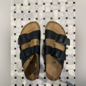 Birkenstock Arizona black US Men’s 8-8.5, EU 41. Narrow fit. Worn only once!